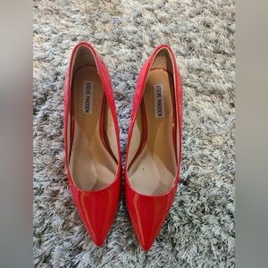 STEVE MADDEN KITTEN HEELS shiny red color, size 7.5 US, formal work wear